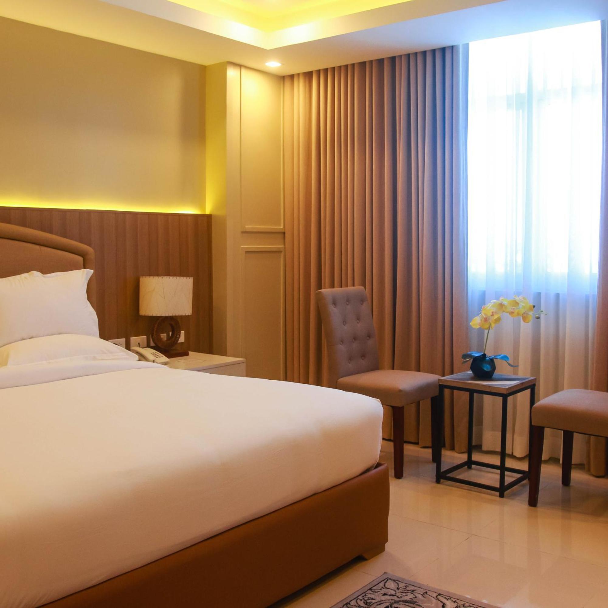 Iloilo Gateway Hotel And Suites Pavia Экстерьер фото