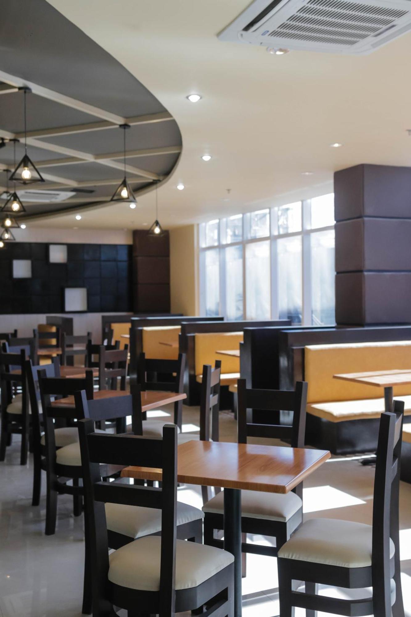 Iloilo Gateway Hotel And Suites Pavia Экстерьер фото