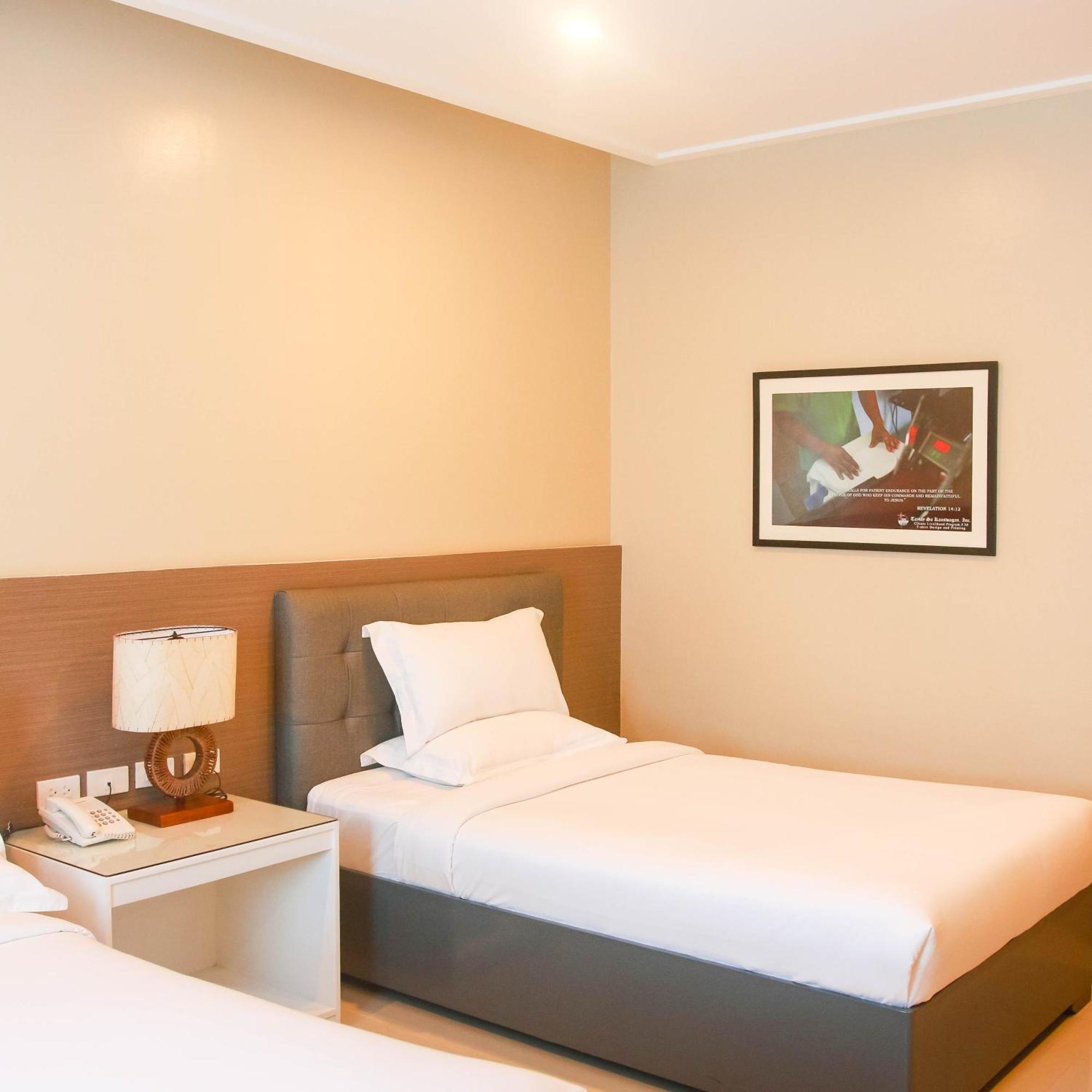 Iloilo Gateway Hotel And Suites Pavia Экстерьер фото