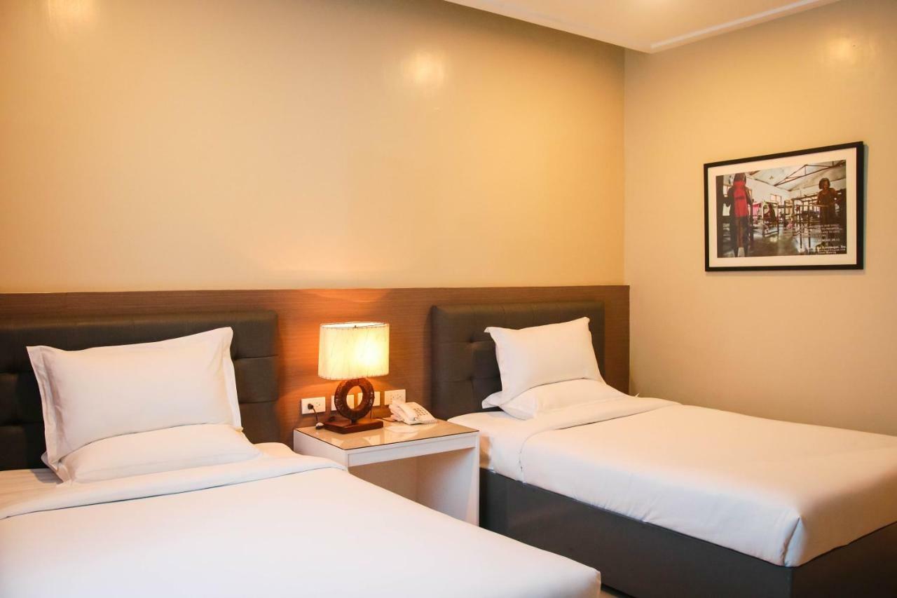 Iloilo Gateway Hotel And Suites Pavia Экстерьер фото